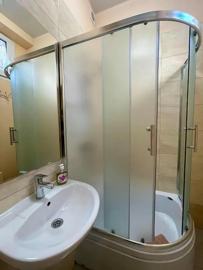 Apartmán One Bedroom Right Near Metro Olympiyska Kyjev